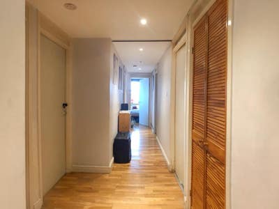 Double room in Swiss Cottage - clean, bright, warm Main Photo