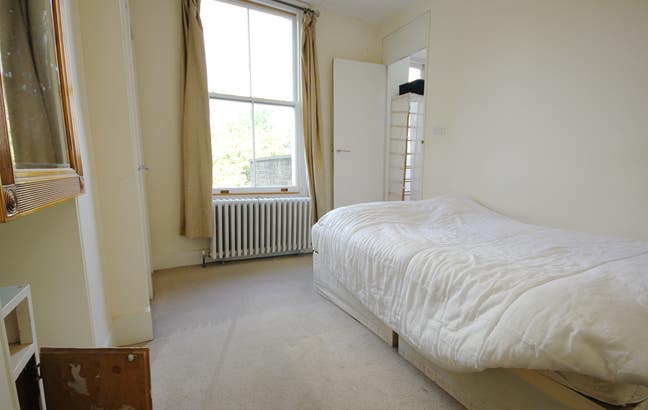 Ensuite Double Bedroom with Balcony in Fulham Main Photo