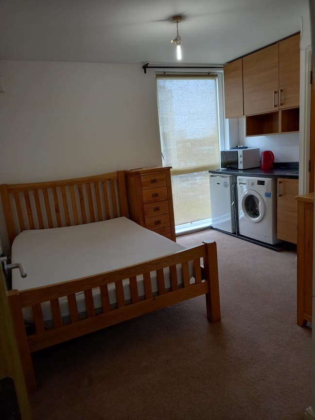 Semi Studio Ealing Inc.Bills.&pound;1350pcm Main Photo