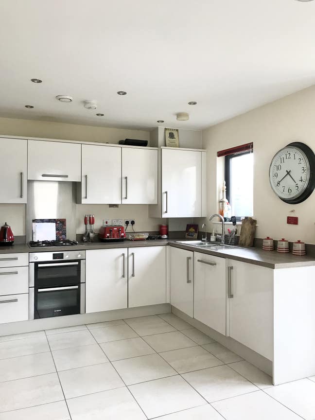 Huge double room in lovely Streatham house  Main Photo