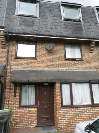 Spacious Double Room in Friendly House Share Main Photo