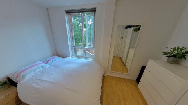 Garden House 5 mins walk to Clapham North Main Photo