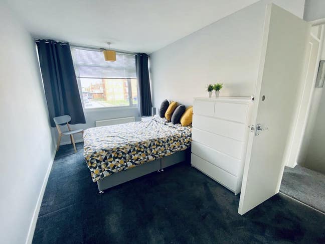 Spacious Double Bedroom *City Centre* Main Photo
