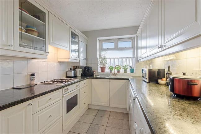 Double room available in Canada Water  Main Photo