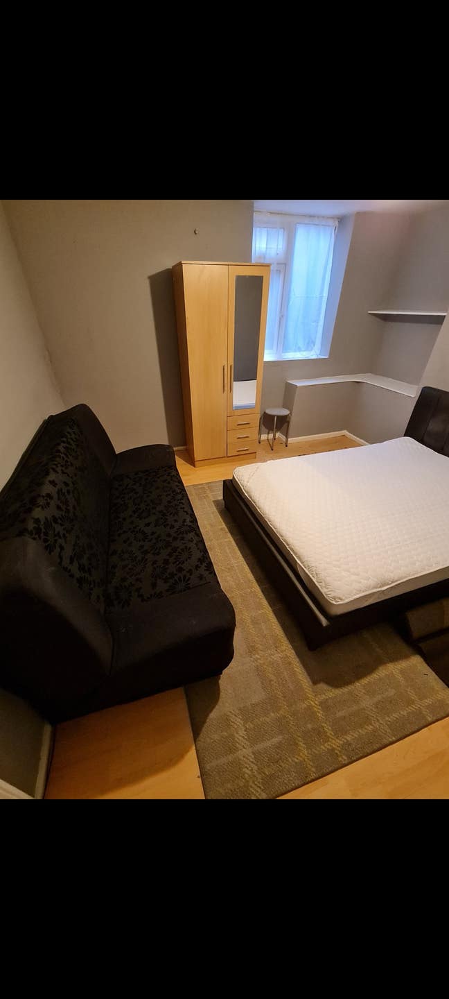 Large rooms,ensuite,fully furnish, city centre DN1 Main Photo