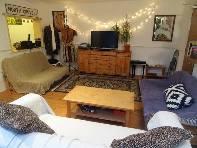 Medium size Room in friendly, shared house Main Photo