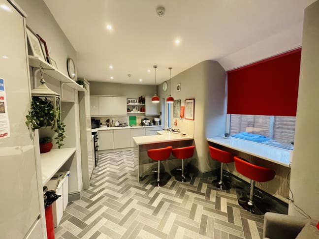 Amazing House.  En-Suite!  Main Photo