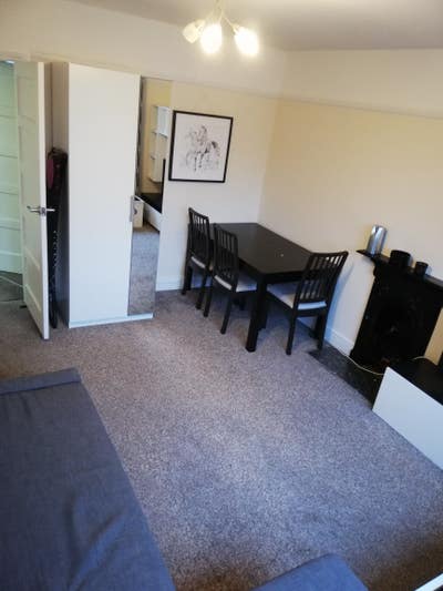 Spacious double bedroom in a flat share Main Photo