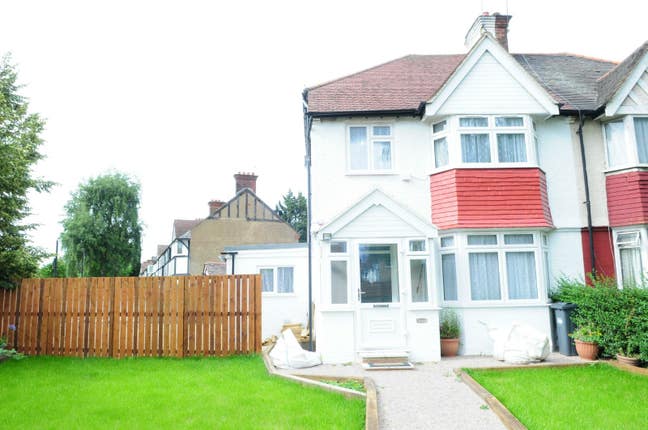 Ensuite room in tidy Acton - All bills inc Main Photo