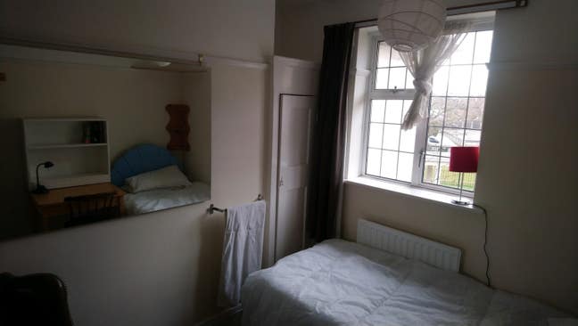 Mon-Fri Only Spacious Single Room In Large House  Main Photo
