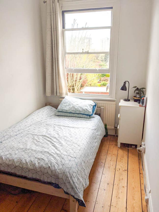 Bright Double Room close to Finchley road Main Photo