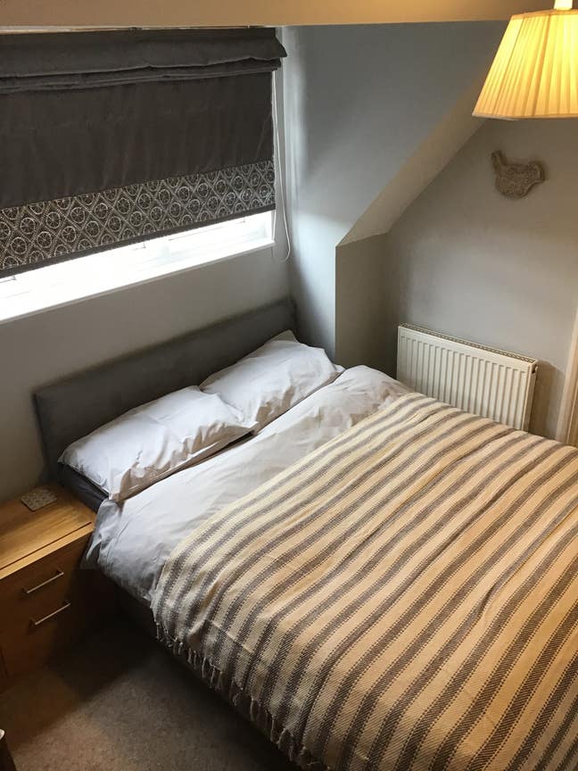 A lovely double room with en-suite in newmarket Main Photo