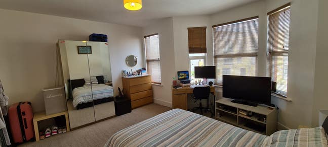 Big double room in fun house, NO COUPLES Main Photo