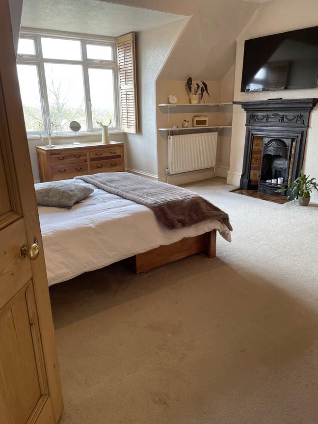 Large double bedroom  Main Photo