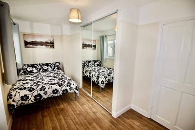 Bright En-Suite Room in Clean, Modern House Main Photo