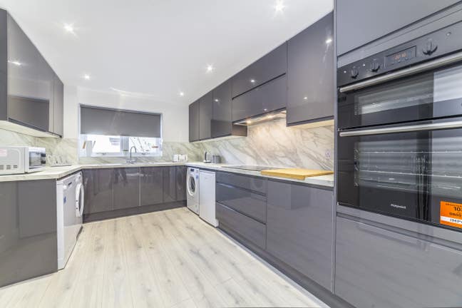 Modern, Cosy Home Minutes from Canada Water Main Photo