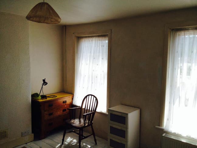 Large rm in a 2 bdrm house close to train station Main Photo