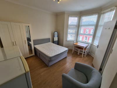 **Large Double Room Ensuite** Main Photo