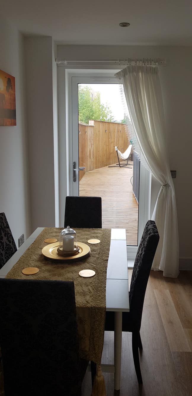 Lovely Bedroom to Rent with Own Private Bathroom Main Photo