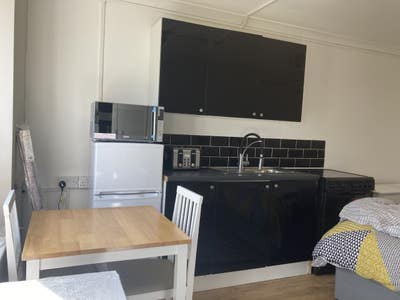 Very Large Gorund Floor Room in Two Bed Flat Main Photo