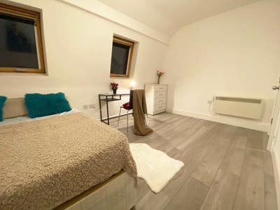 Refurbished Rooms in ZONE 1/2  Main Photo