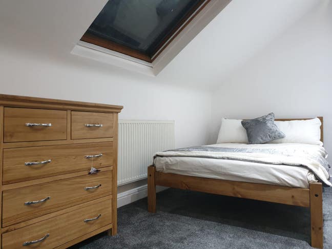 Double En-suite Room in LU5   Main Photo