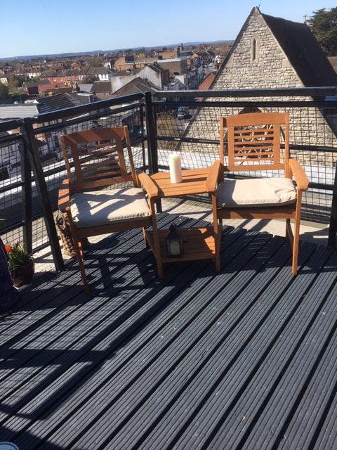 Penthouse room  to let Main Photo