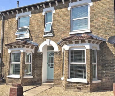 Elegant Contemporary Rooms - close to City centre Main Photo