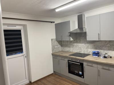 Newly Refurbished shared house in sought after est Main Photo