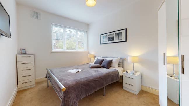 1 Double Room all inc, p/share, F/F, Cleaner&WiFi Main Photo