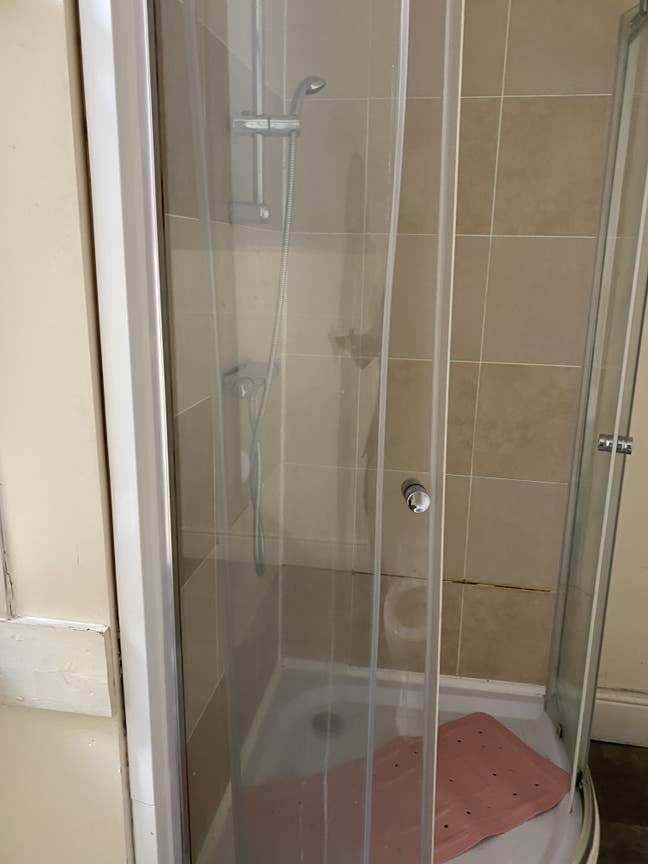 Exceptionally large rooms available. Main Photo