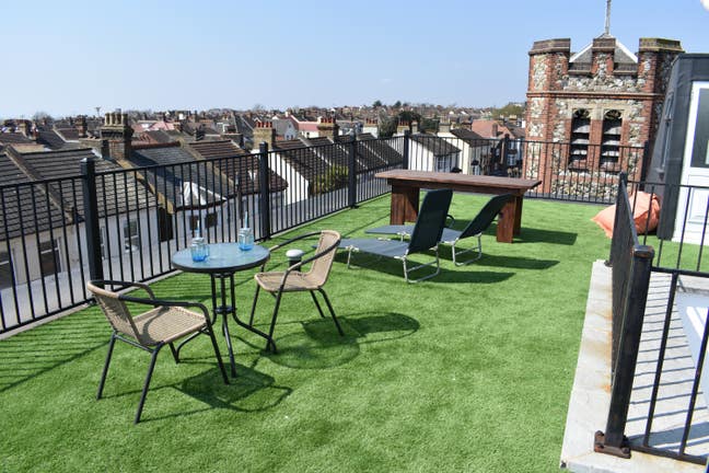Stunning - Ensuite Room - Roof Garden! no fees Main Photo