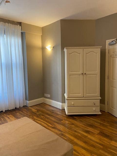 Ensuite large single room in Notting Hill Gate Main Photo