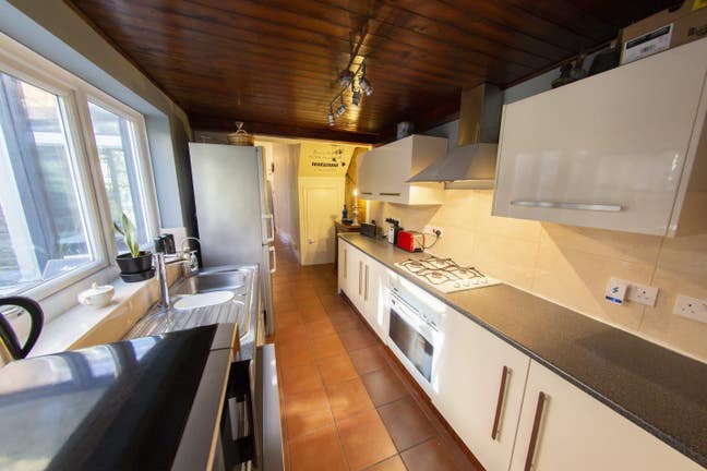 2 X Double Bedrooms (Single Use) Seven Sisters Main Photo