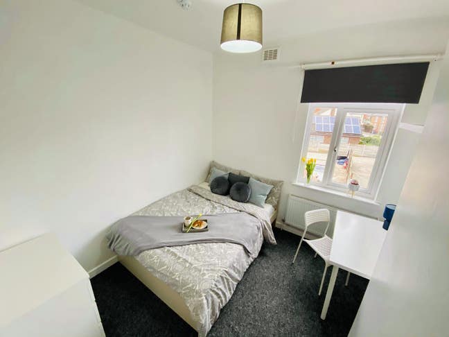 Freshly Renovated Double-Bed Room Main Photo