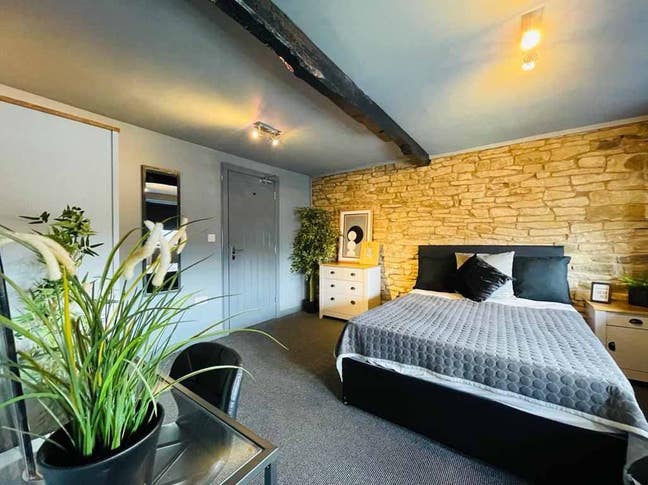 First Month Half Price Rooms- in Milnrow Main Photo