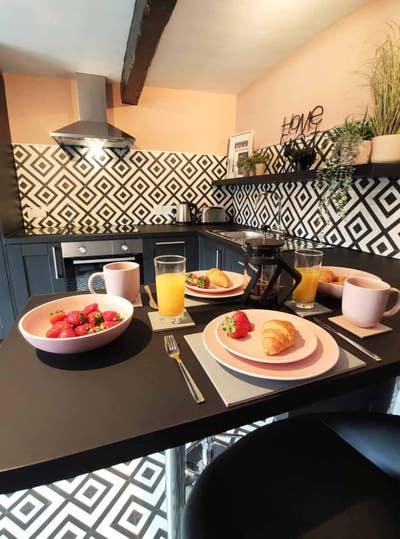 🌟 Excellent Quality Refurbished Rooms- in Milnrow Main Photo