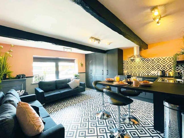 First Month Half Price Rooms- in Milnrow Main Photo