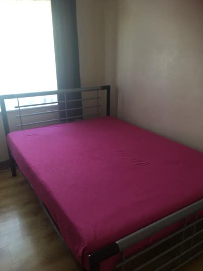 Spare double room to let Main Photo