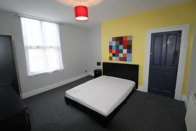 Your Group Rent This Whole 5 Bed House! ( Ms) Main Photo