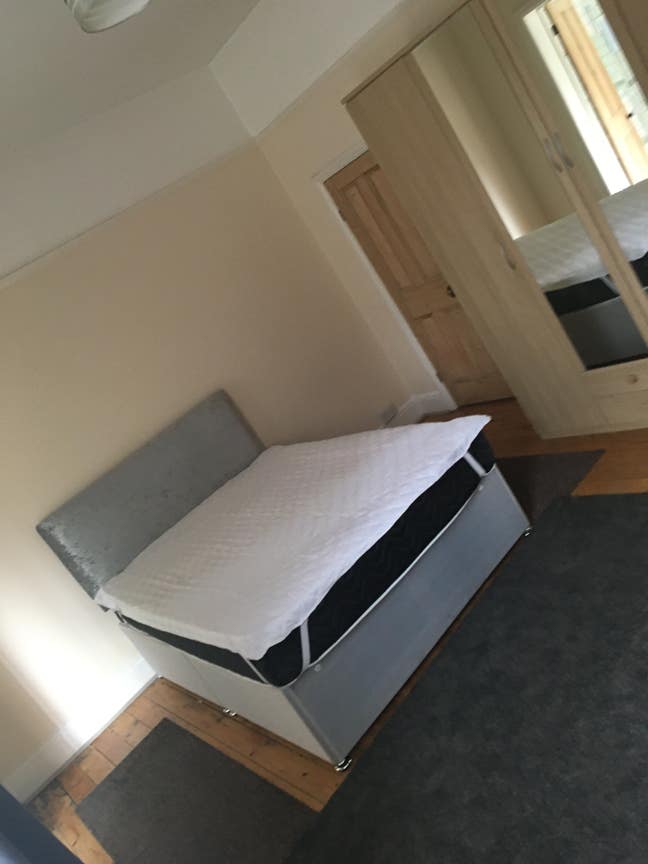 Ensuite , Large modern room available,rugby town.  Main Photo
