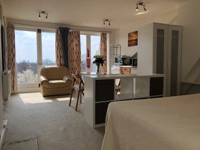 Bright and Spacious Studio Flat in Kensal Green Main Photo