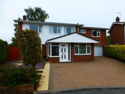 Self-Contained Flat with Kitchen Area & En-Suite Main Photo