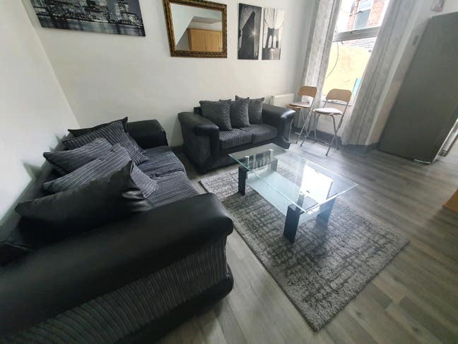 One room in 4-Bed House Share in Kensington  Main Photo