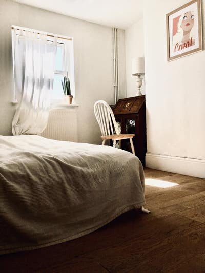 Awesome room 10 mins walk from Center Main Photo