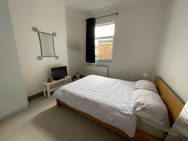 Spacious Double Room to Rent in Flat Main Photo