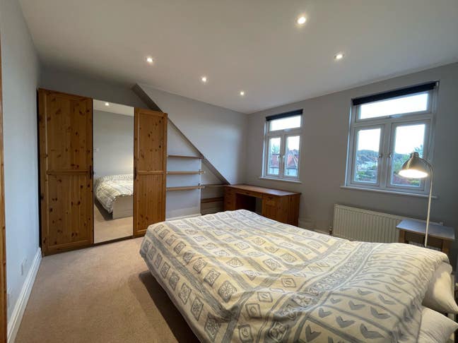 1 Double Room and Shared Bathroom in Ealing Main Photo