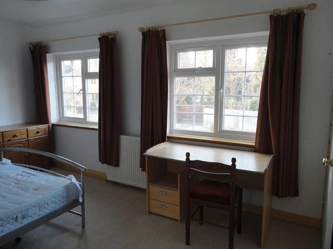 Large double bedroom, Bills&Council Tax included Main Photo