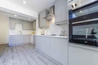 Modern Ensuite – Perfect for Professionals Main Photo