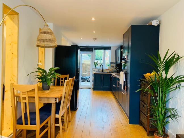 Large Double Room near Cheadle Village Main Photo